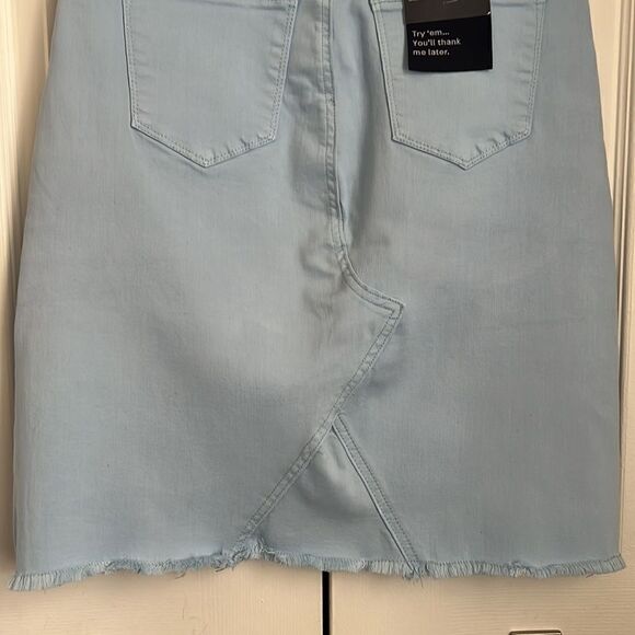 Lola High Rise Light Blue Denim Fringed Hem Skirt Size 0/26 (fits larger) NWT - Picture 8 of 13